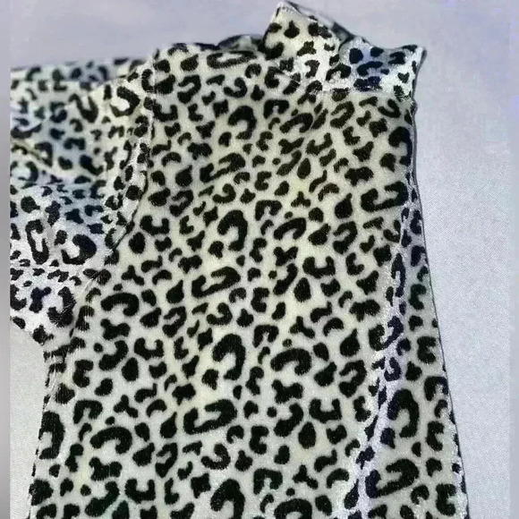 The Children's Place Size 12M Leopard Print Velour Stretch Onesie - Picture 5 of 6